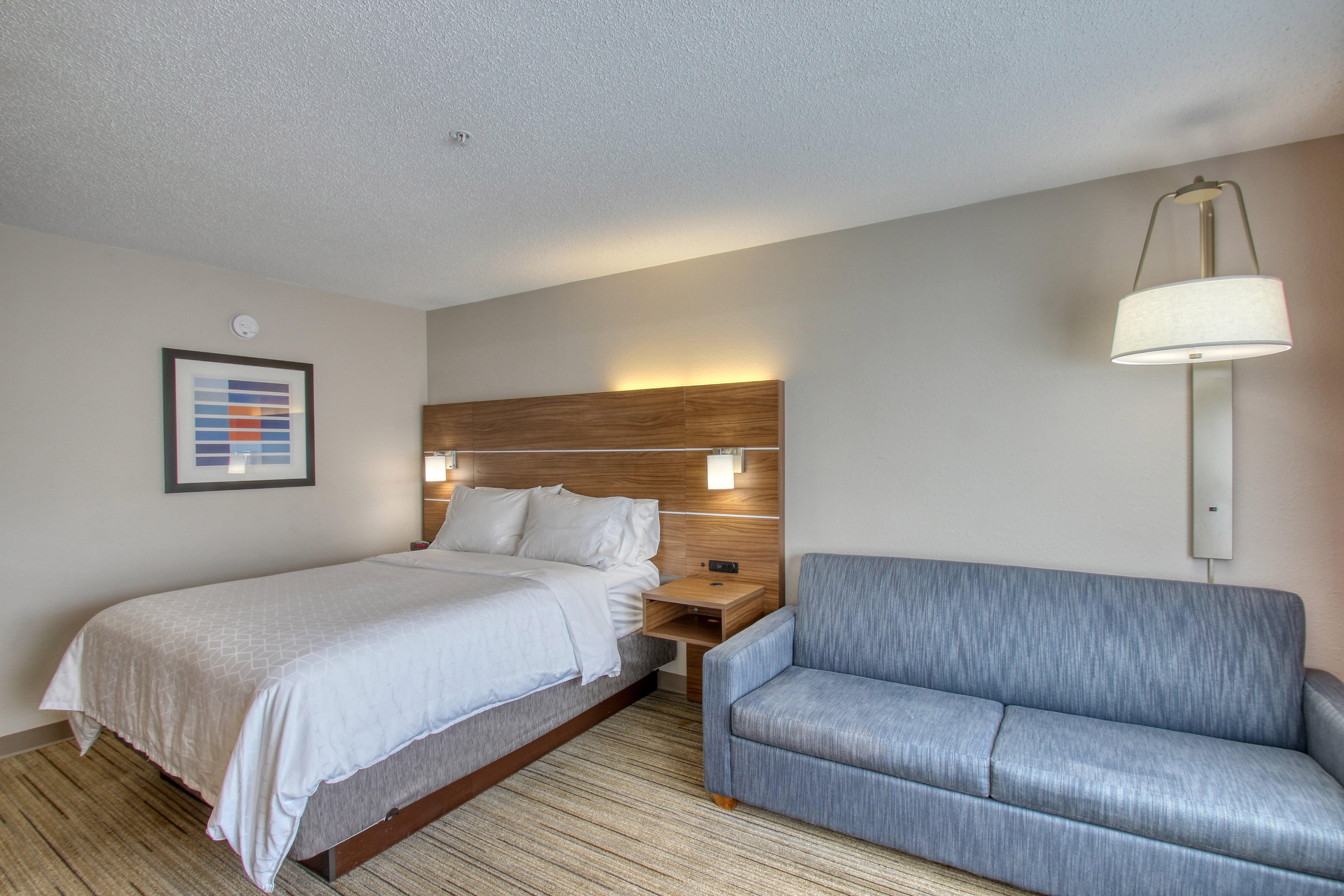 Holiday Inn Express Hotel & Suites Oshkosh - State Route 41 By Ihg Exterior foto