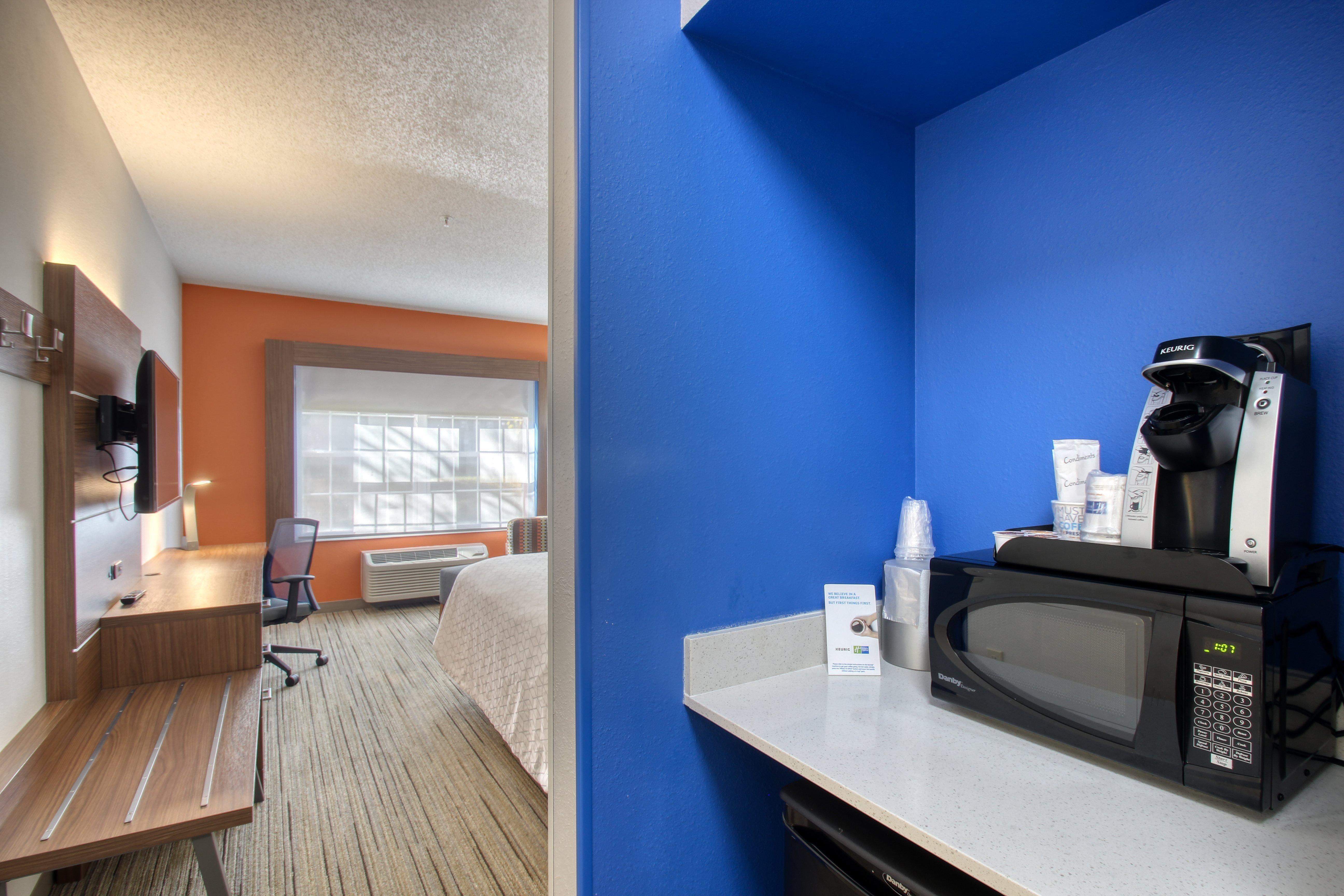 Holiday Inn Express Hotel & Suites Oshkosh - State Route 41 By Ihg Exterior foto
