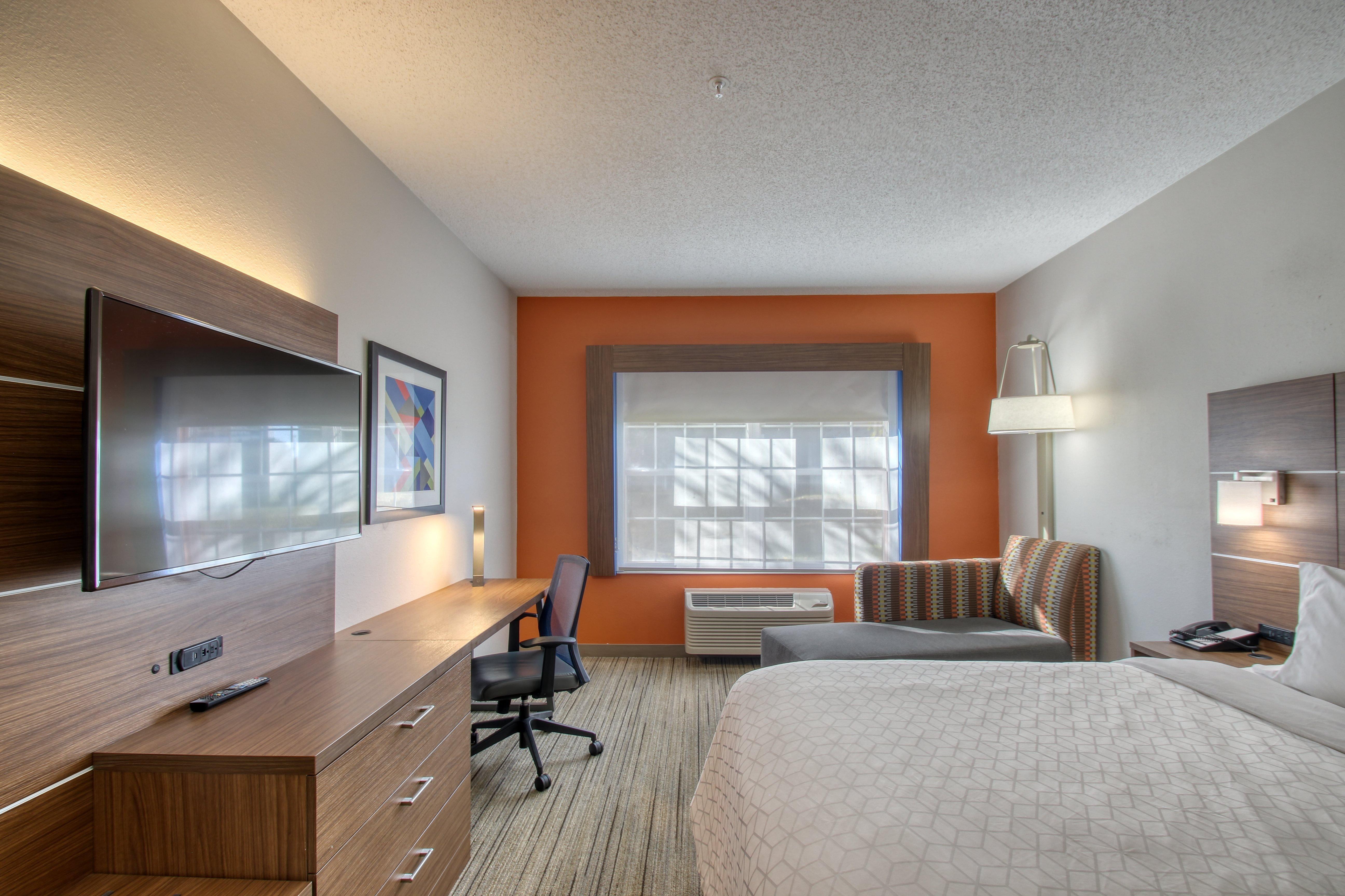 Holiday Inn Express Hotel & Suites Oshkosh - State Route 41 By Ihg Exterior foto