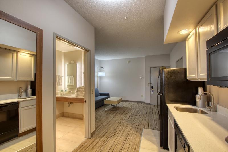Holiday Inn Express Hotel & Suites Oshkosh - State Route 41 By Ihg Exterior foto